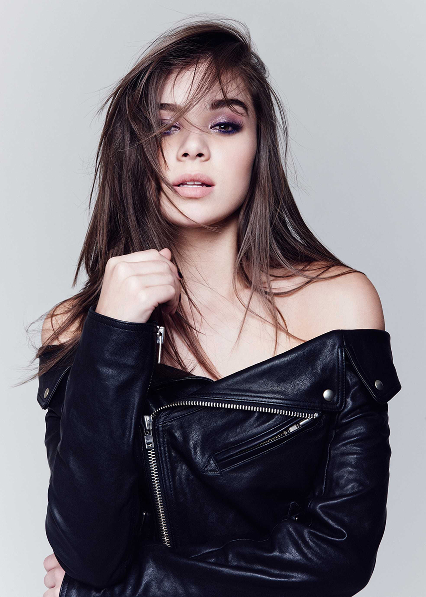 hailee-steinfeld-teacup-yorkie-puppy-celebrity-dogs | Teacup Puppies ...